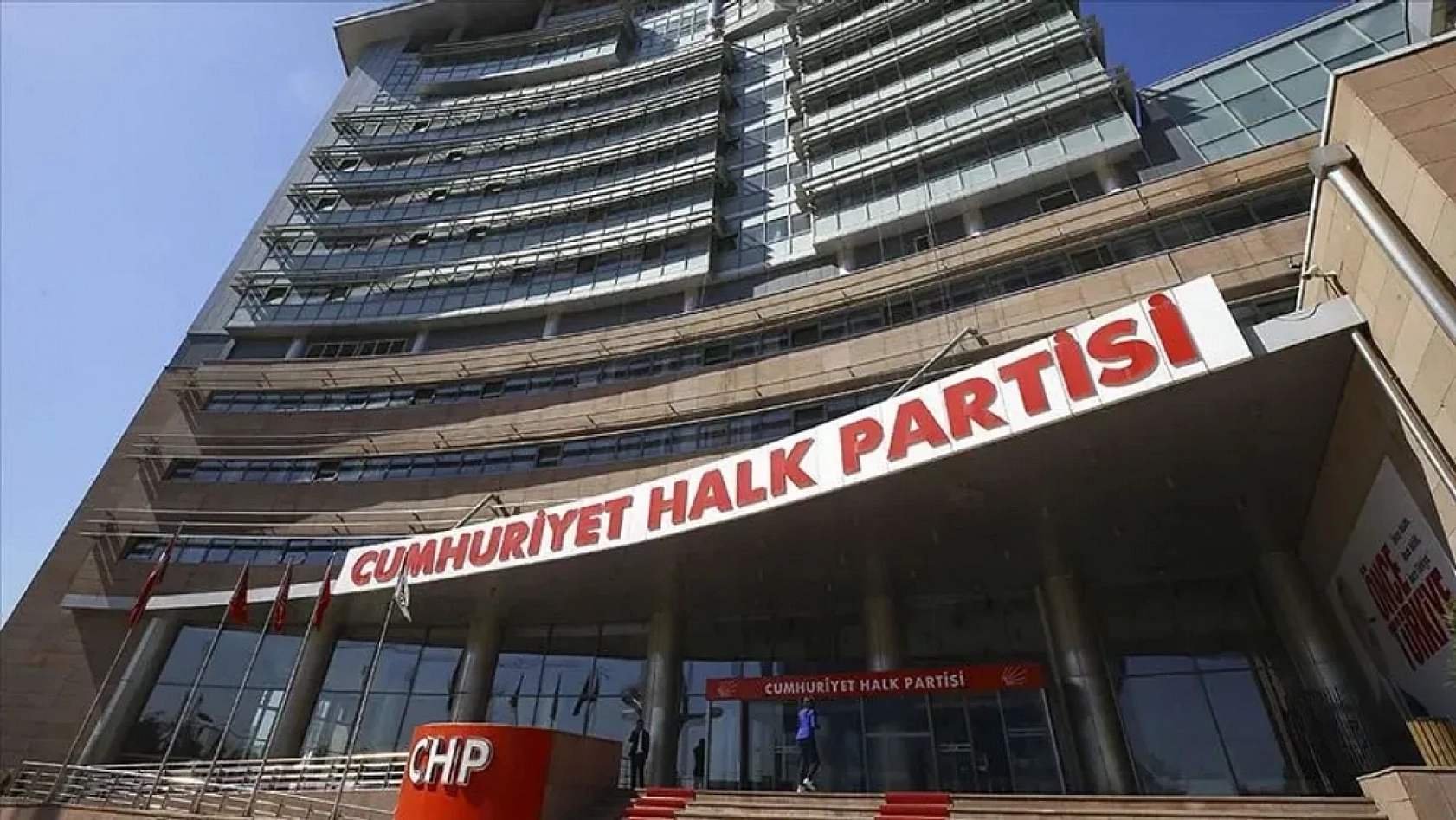 CHP'de 8 il başkanı görevden alındı, 7 ile yeni atama yapıldı