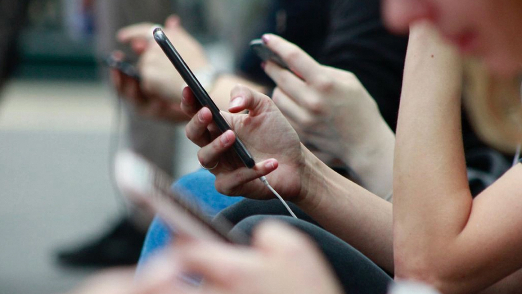 Cep telefonu ve tütüne yeni vergi düzenlemesi geldi