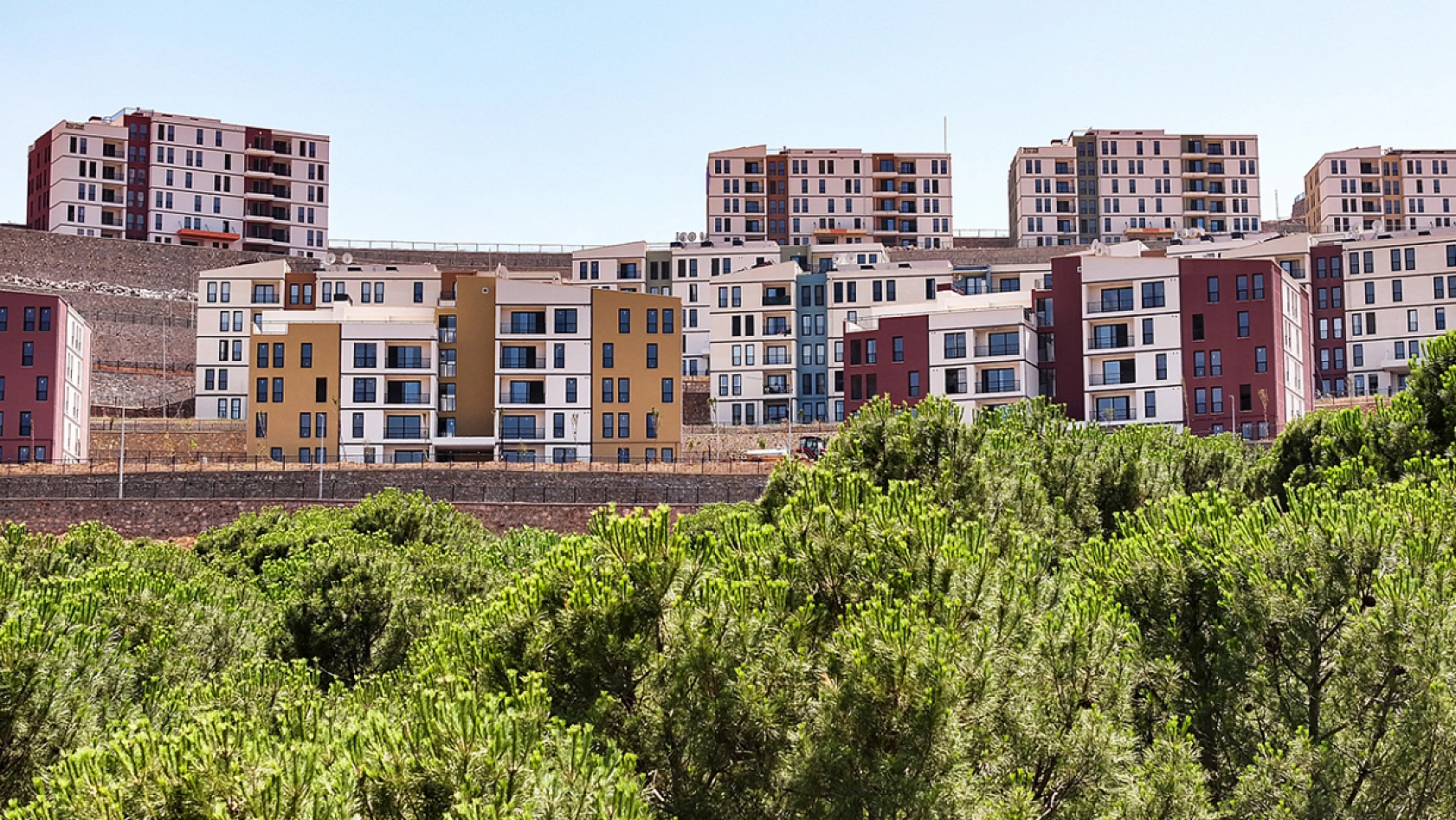 Bakan Kurum: Elazığ'da 12 bin 326 konut teslim edildi