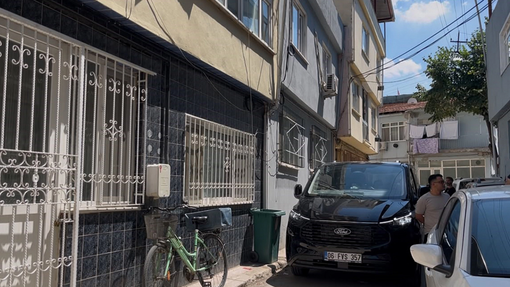 Talihsiz adam merdivenlerde hayatını kaybetti