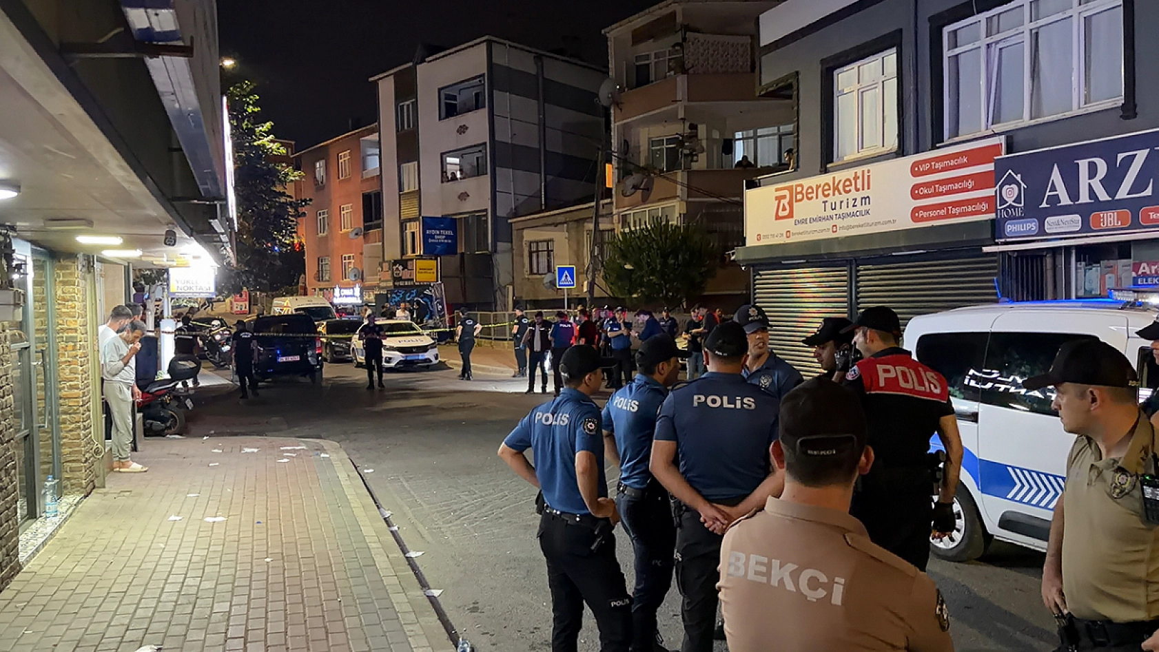 Sokak ortasında silahlı kavga: 3 yaralı