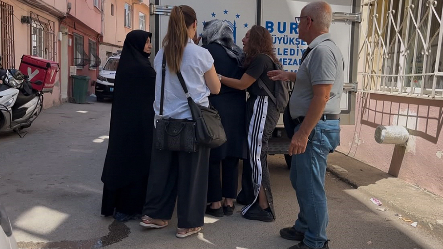 Talihsiz adam merdivenlerde hayatını kaybetti