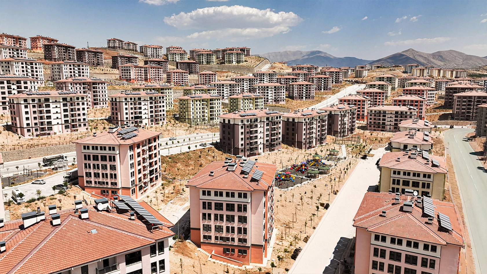 Bakan Kurum: Elazığ'da 12 bin 326 konut teslim edildi