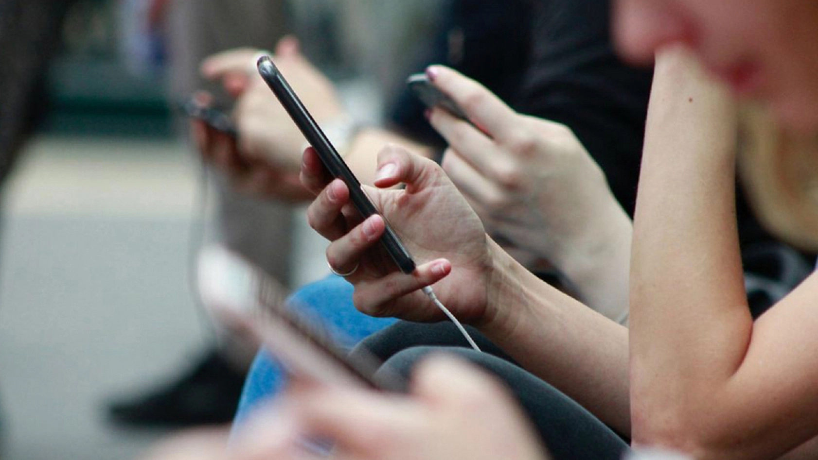 Cep telefonu ve tütüne yeni vergi düzenlemesi geldi