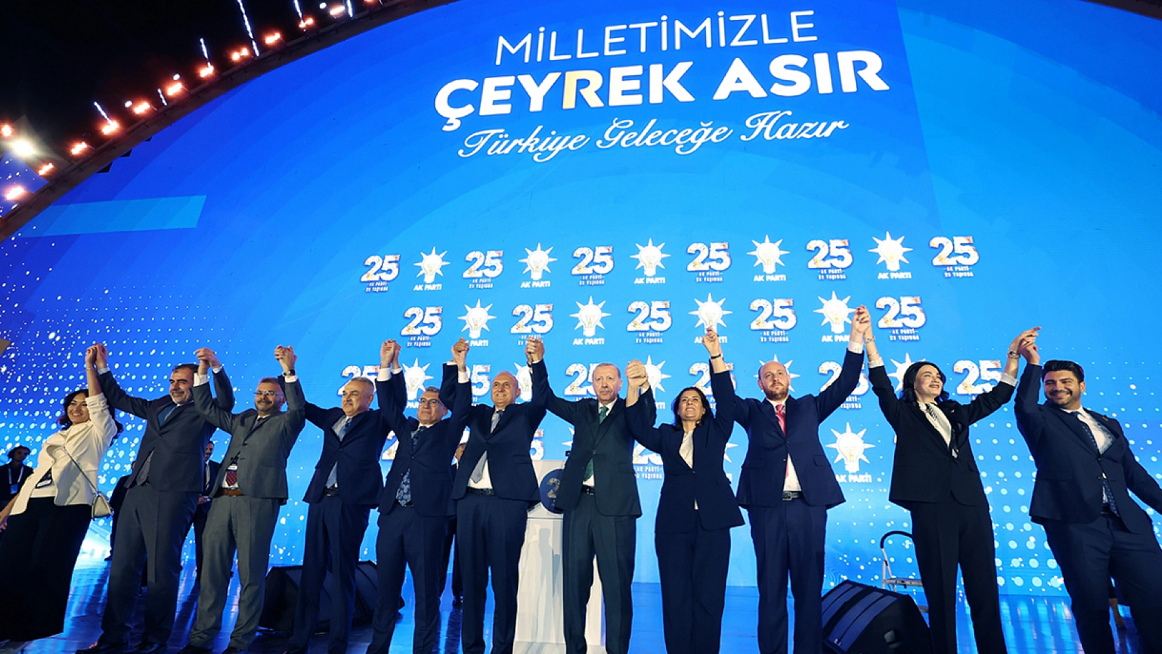 Erdoğan: 'Türkiye'yi her alanda büyütmenin kıvancını yaşıyoruz'