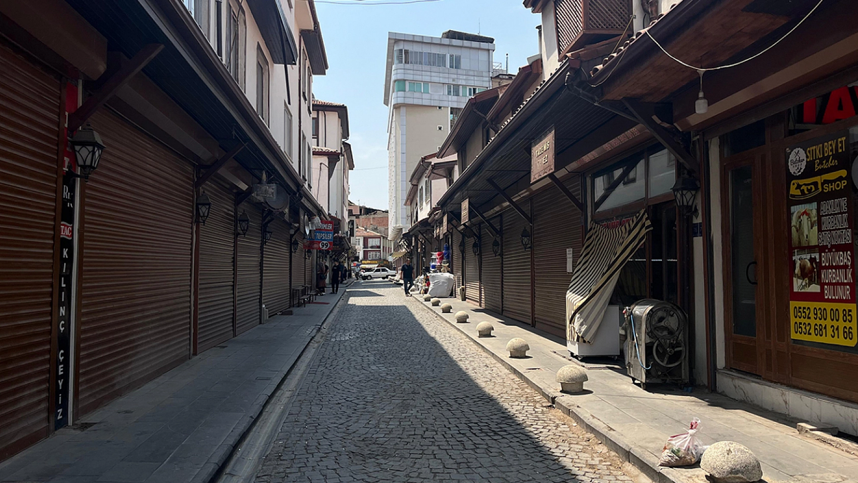 Elazığ'da termometreler 40 dereceyi aştı, cadde ve sokaklar boş kaldı