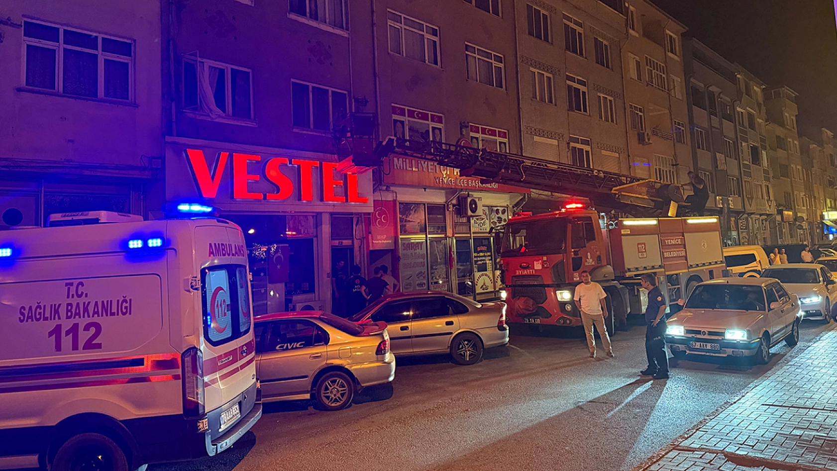 Eşinin boğazını keserek öldürdü