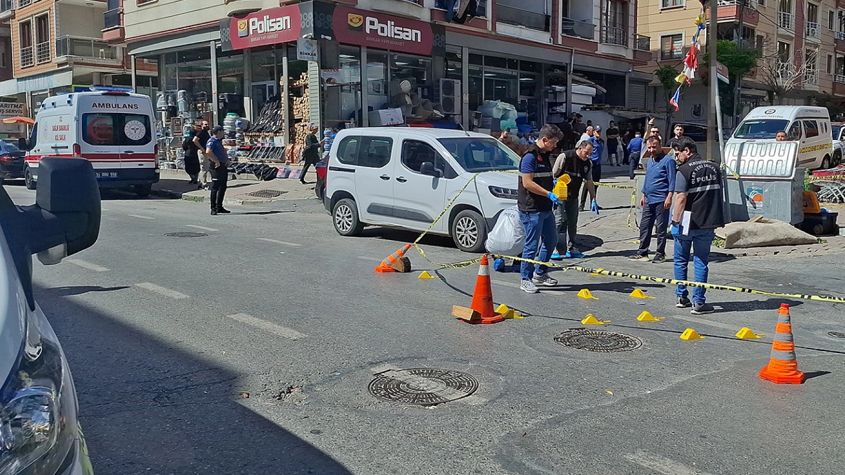 Seyir halindeki otomobile silahlı saldırı: 1 ölü
