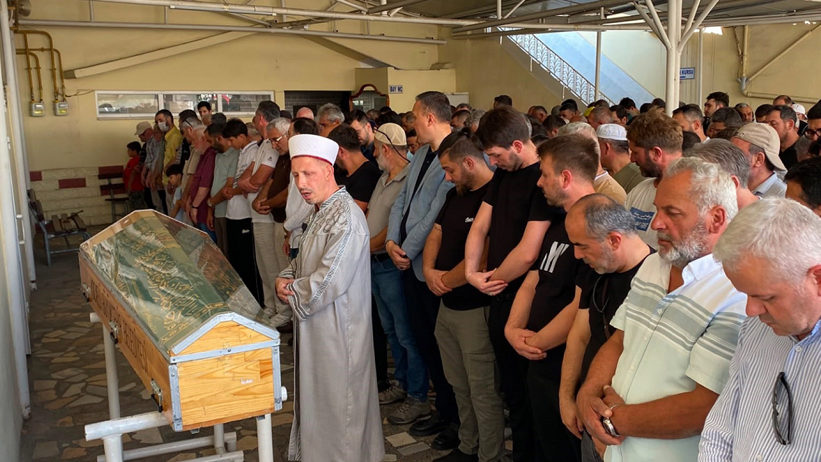 Yeğen vahşeti! Amcasını palayla öldürdü