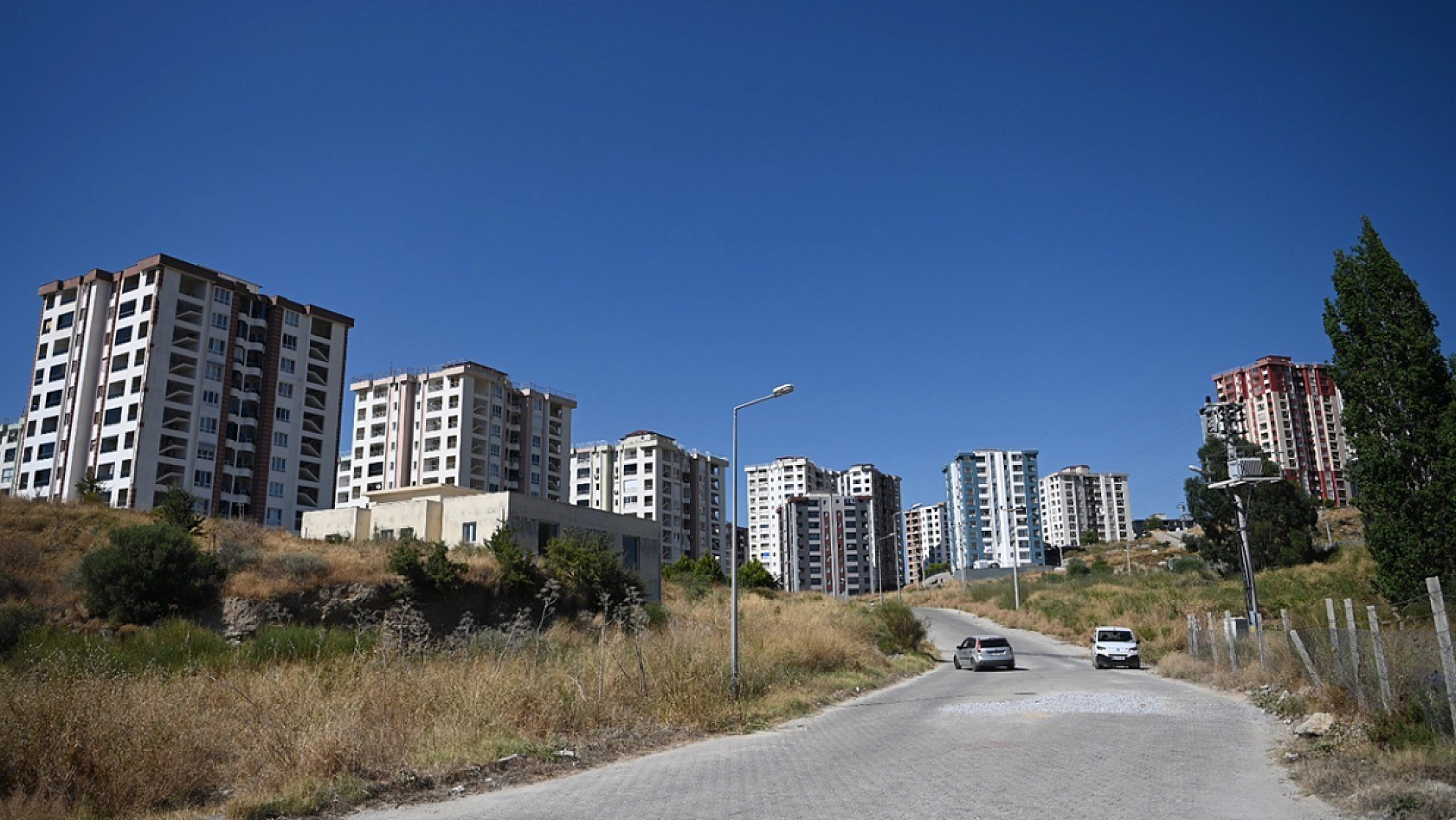 Ev kavgası kanlı bitti: Anne ve iki çocuğu bıçaklandı