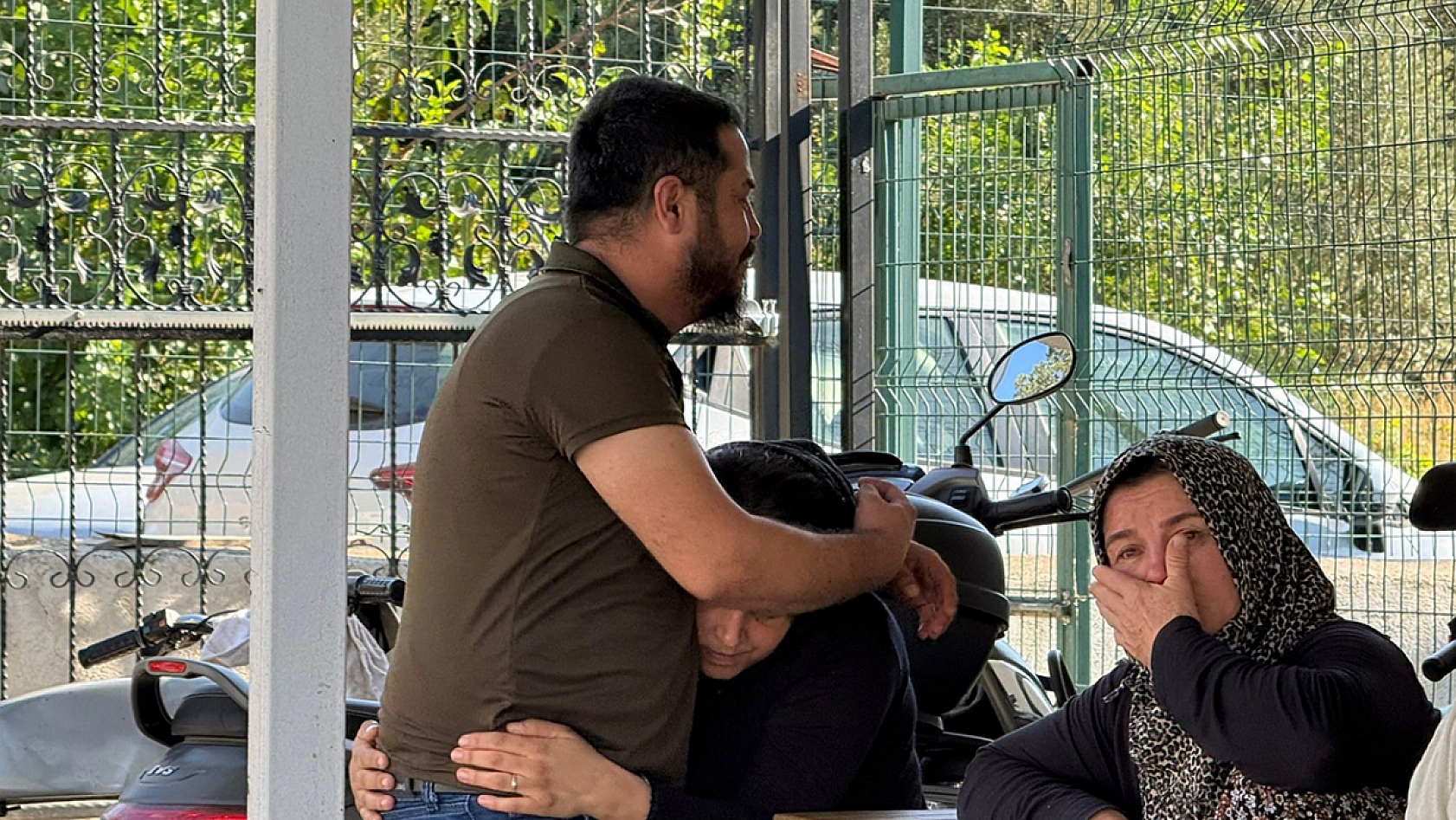 Babasının kullandığı minibüsün altında kalan bebek yaşamını yitirdi