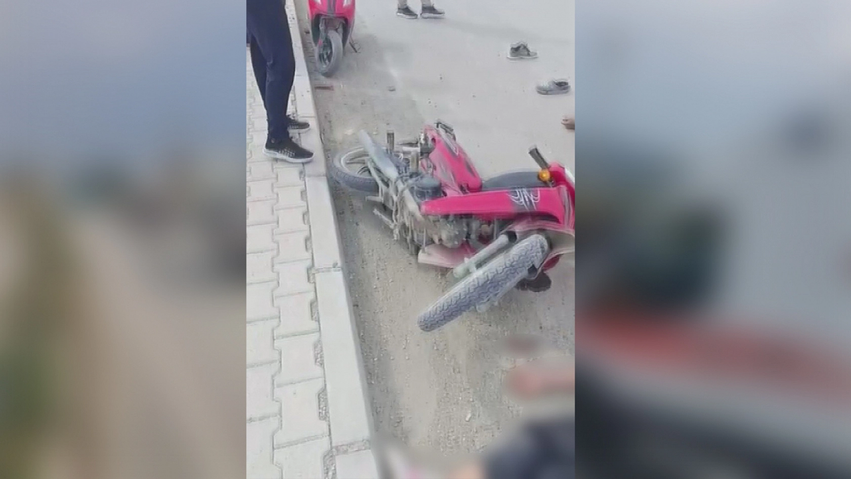 Motosiklet tırla kafa kafaya çarpıştı: 16'lık sürücü feci şekilde can verdi