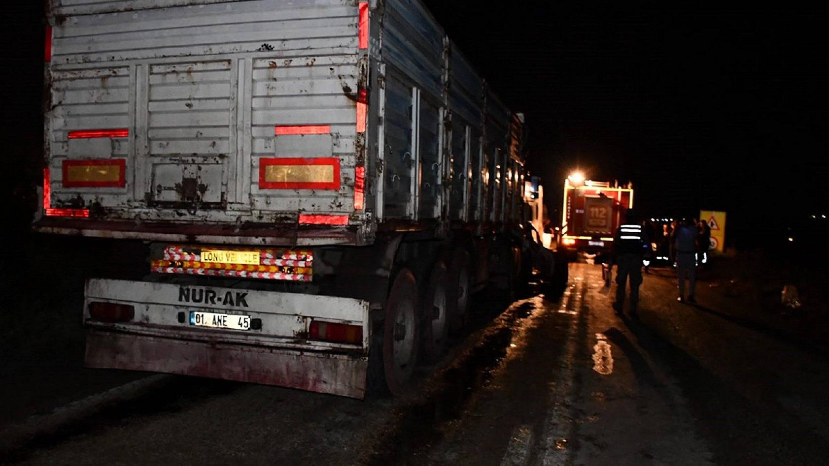 İşçi servisi tırla çarpıştı: 1 ölü, 15 yaralı