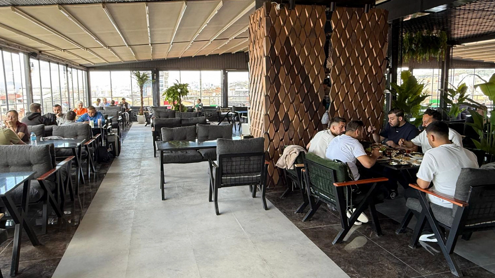 Yenilenen yüzüyle Teras Cafe tam not aldı