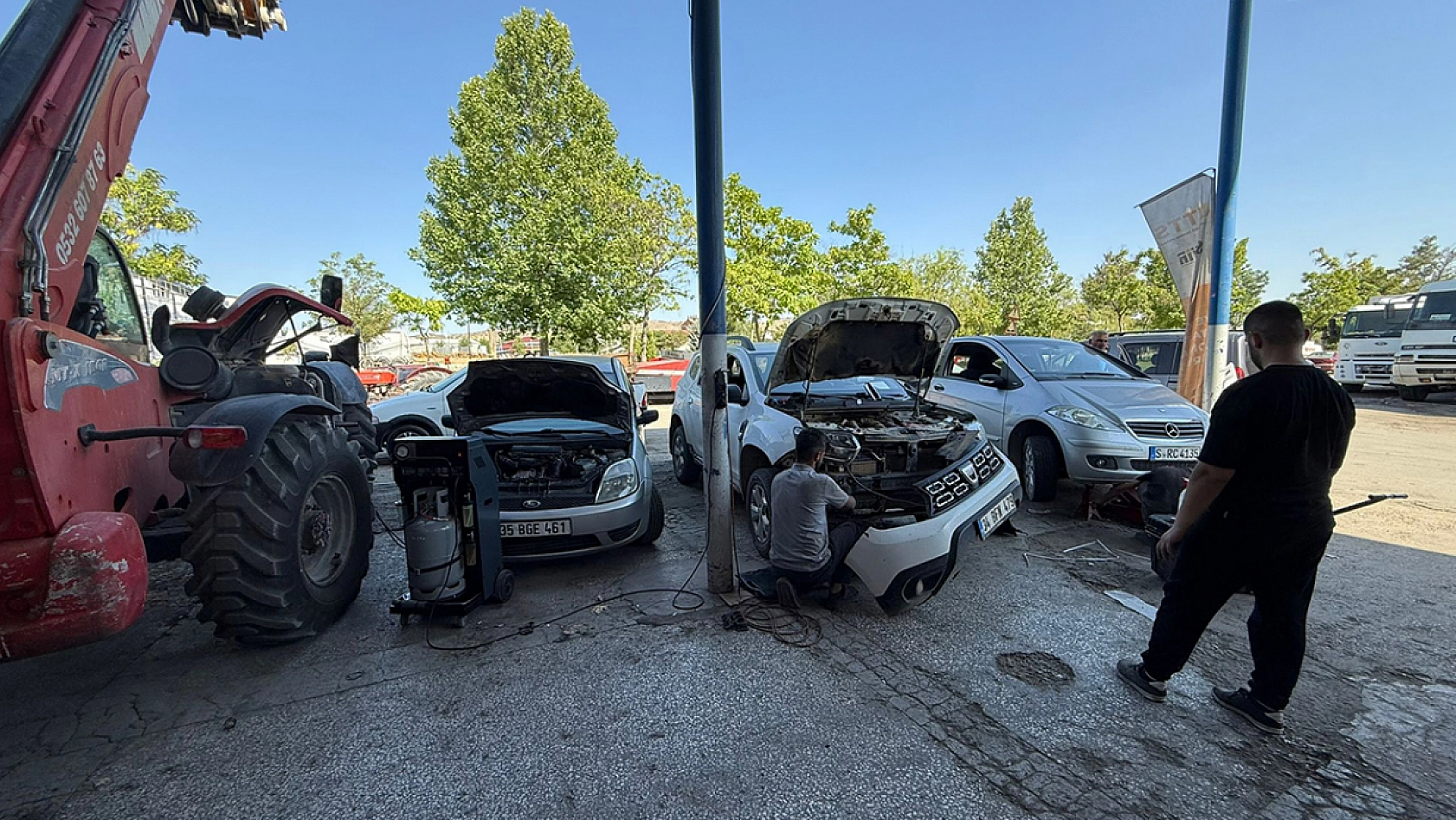 Elazığ'da sıcak hava en çok onlara yaradı: Araç sahipleri saatlerce sıra bekliyor