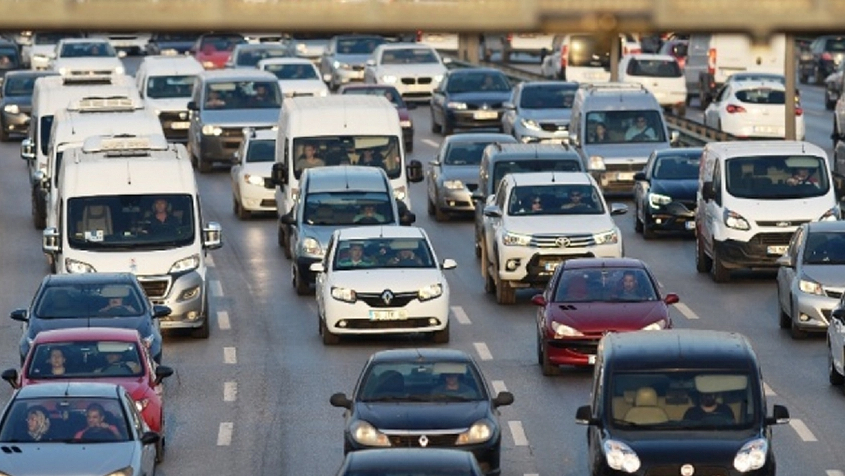 Ehliyetini yenilemeyen yandı!