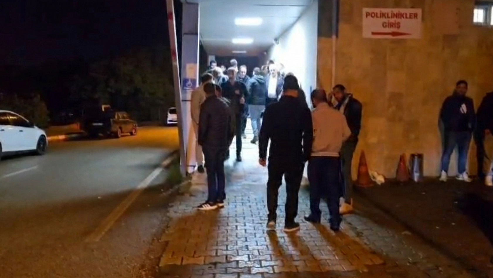 Elazığ'da acı olay! Düğüne giden amca ve yeğenine araç çarptı