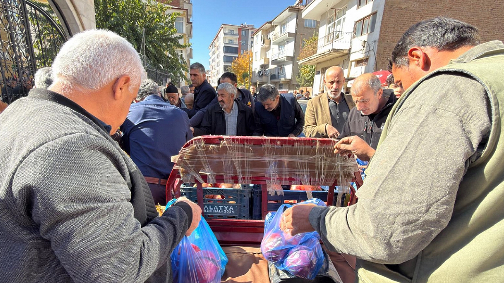 Elazığ'da kilosu 40 liraya düştü kapış kapış satıldı