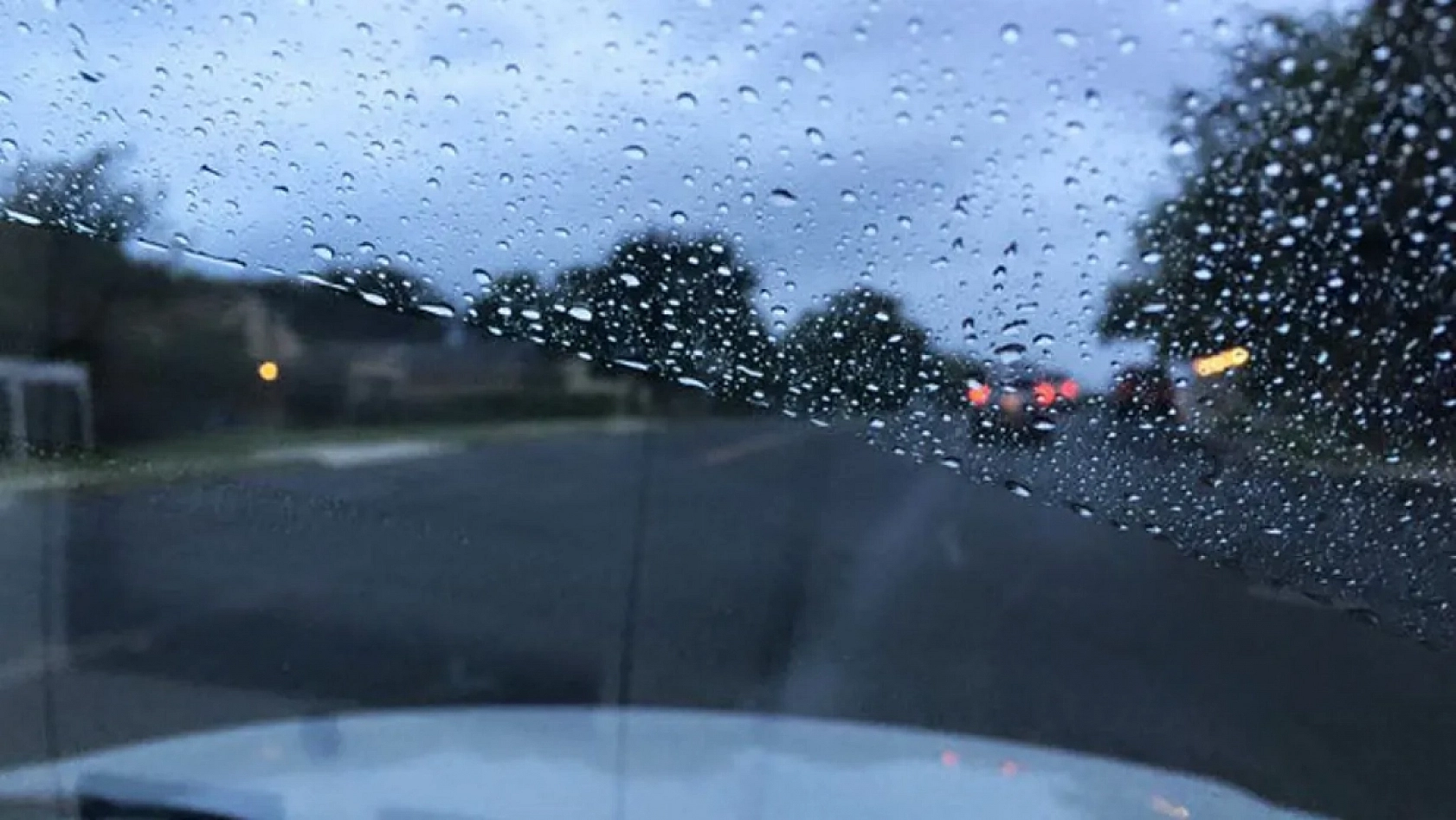 Elazığ'da hava sıcaklığı 10 derece birden düşecek! Şemsiyelerinizi hazırlayın
