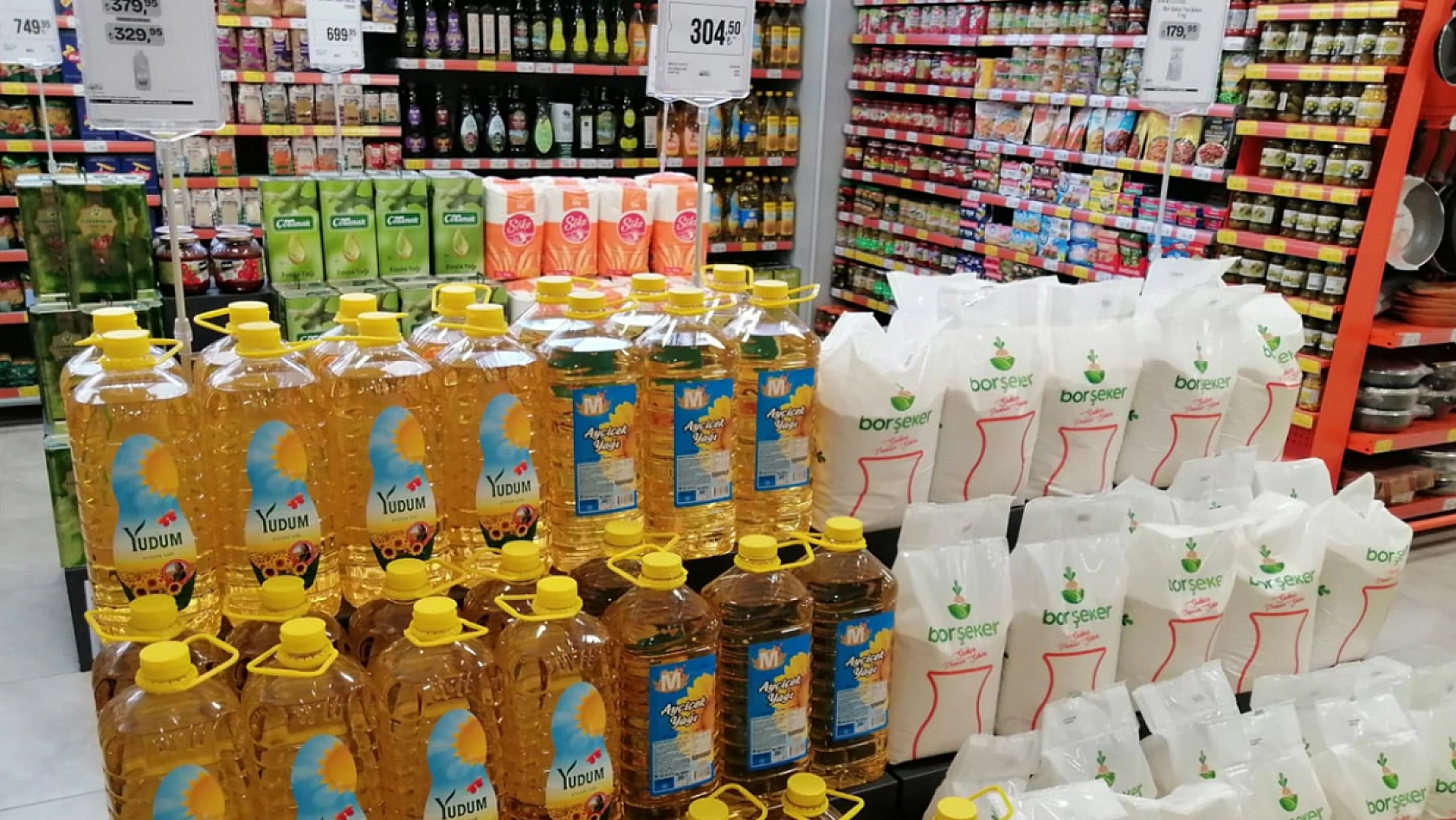 Elazığ'da o market Ramazan'da da durmuyor: O üründe bir alana bir bedava