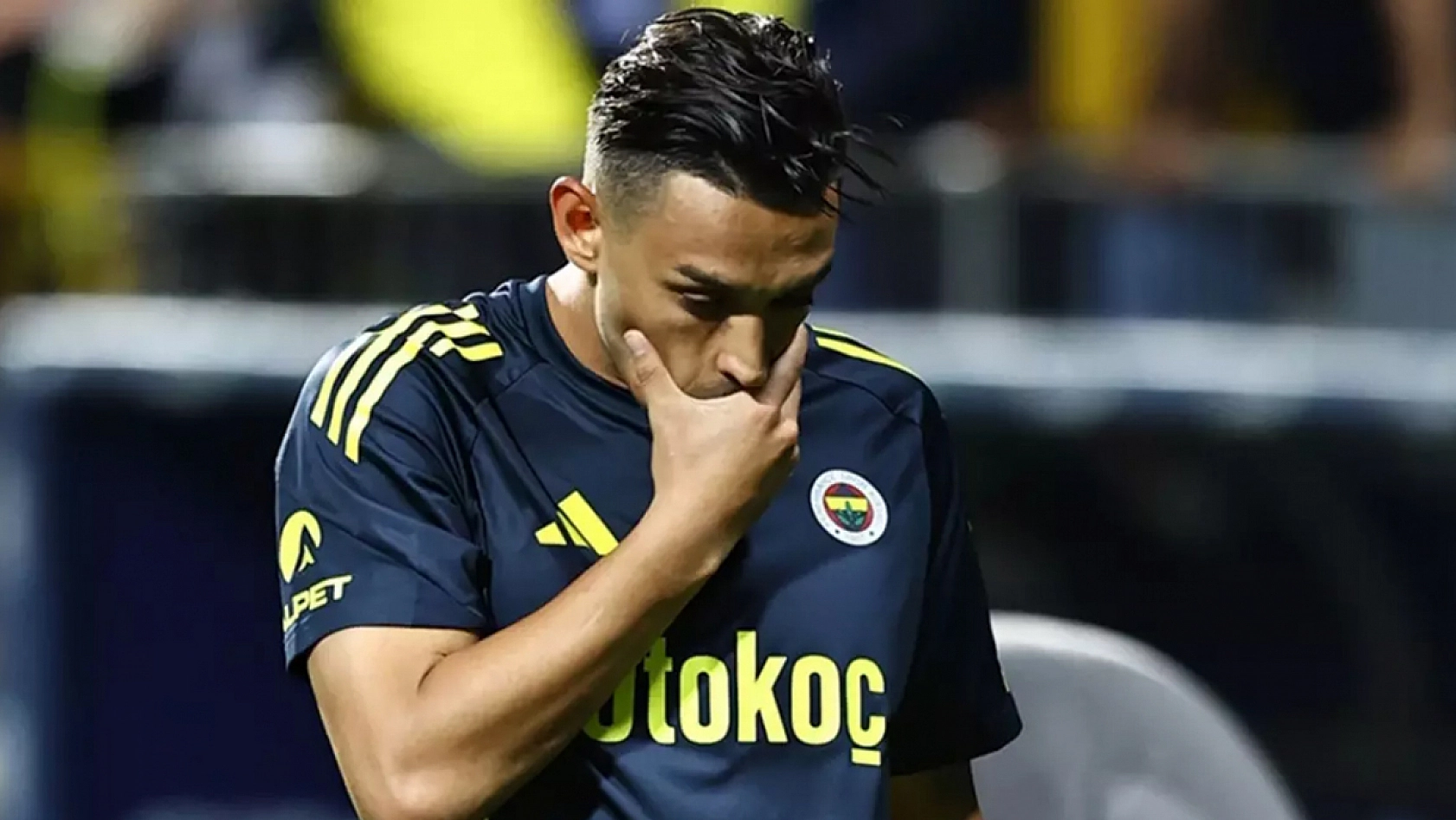 Fenerbahçe'de 2 yıldız kadro dışı kaldı