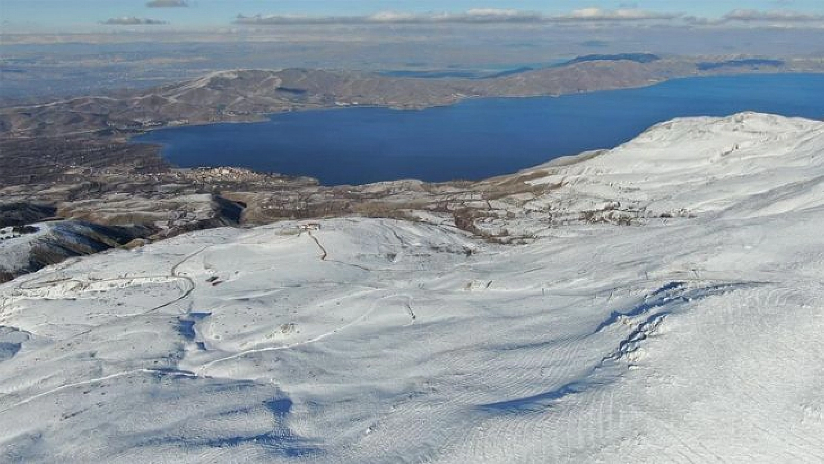 Göl manzaralı kayak merkezi sezona hazırlanıyor