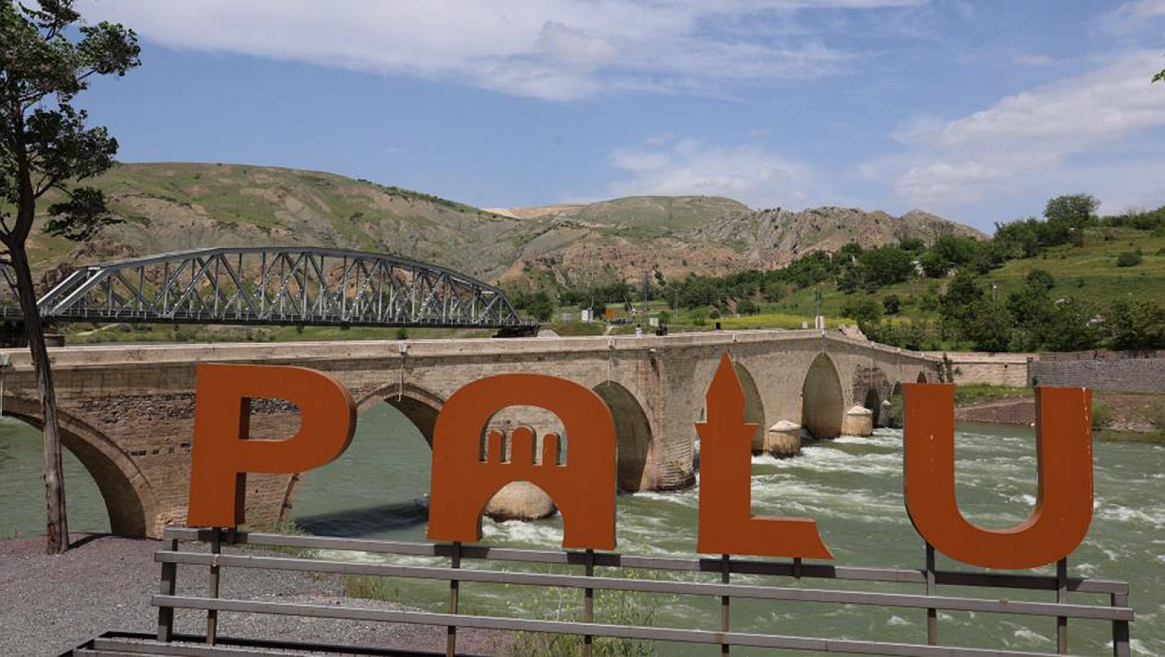 Palu'daki tarihi yapılar fotoğraf karelerine yansıdı