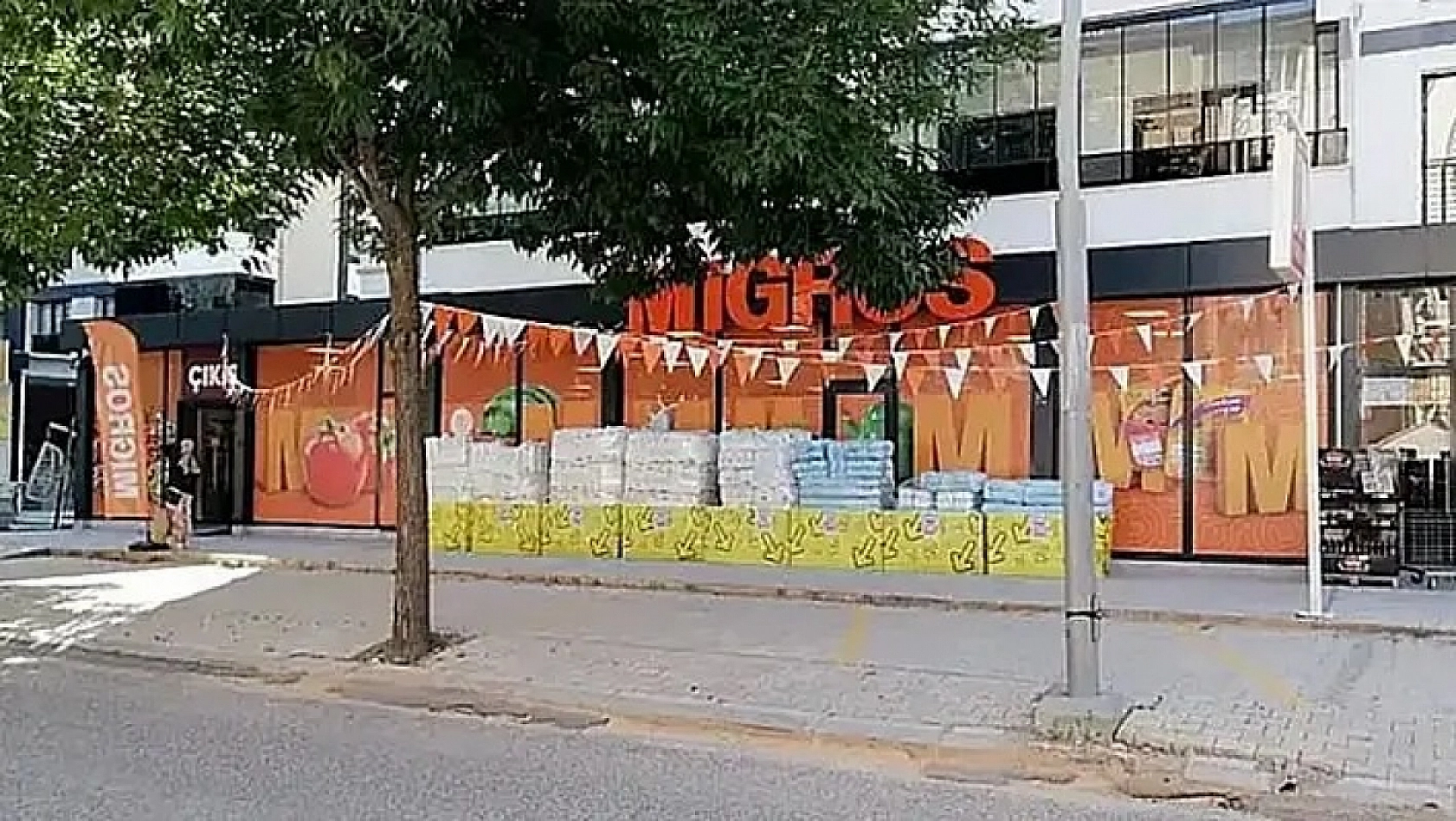 Elazığ'da bir marketten çılgın kampanya: Bu indirimler raf boşaltır