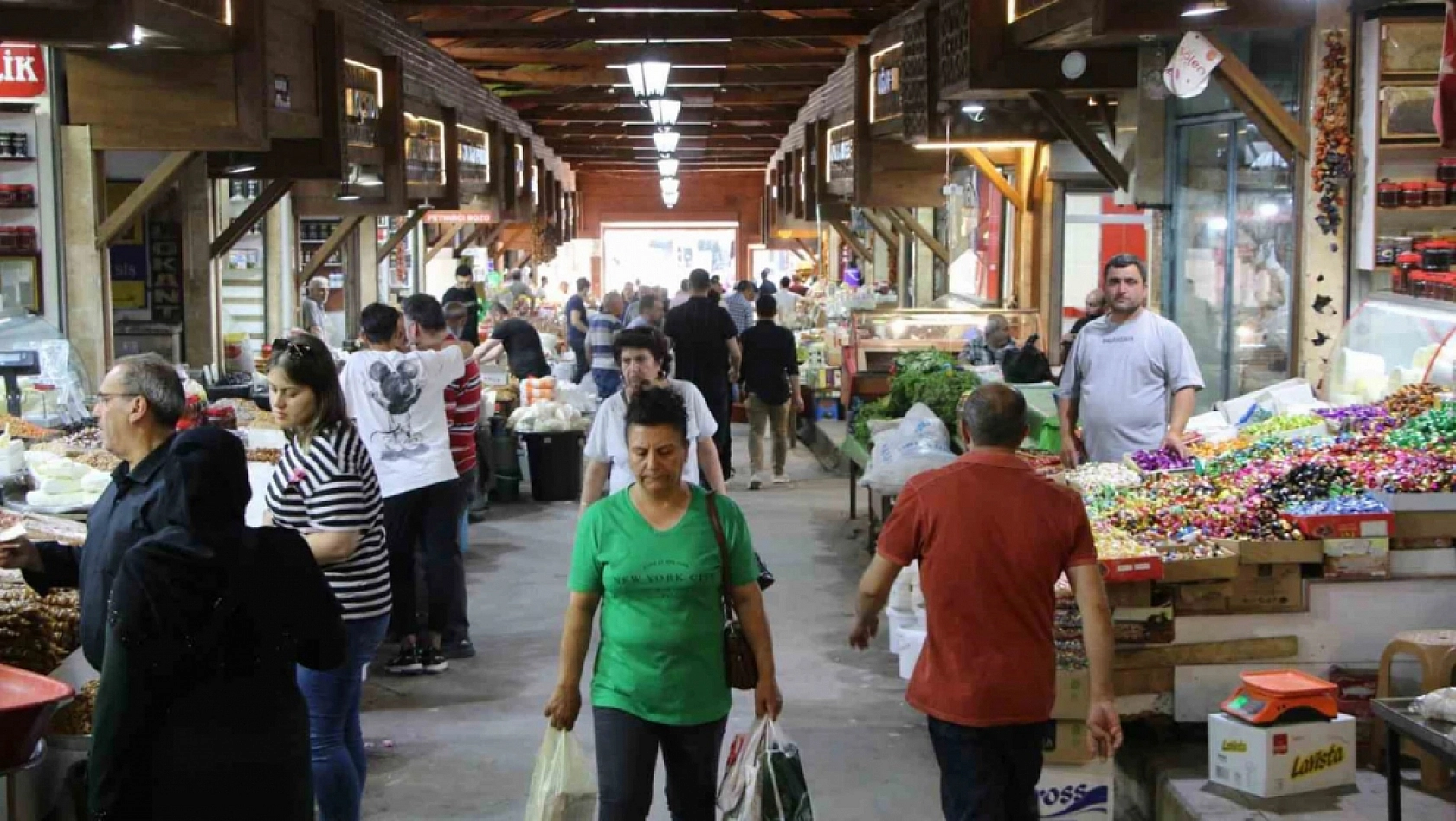 Elazığ'da Tezgahlar Rengarenk: Bu Bayram Cep Yakacak!