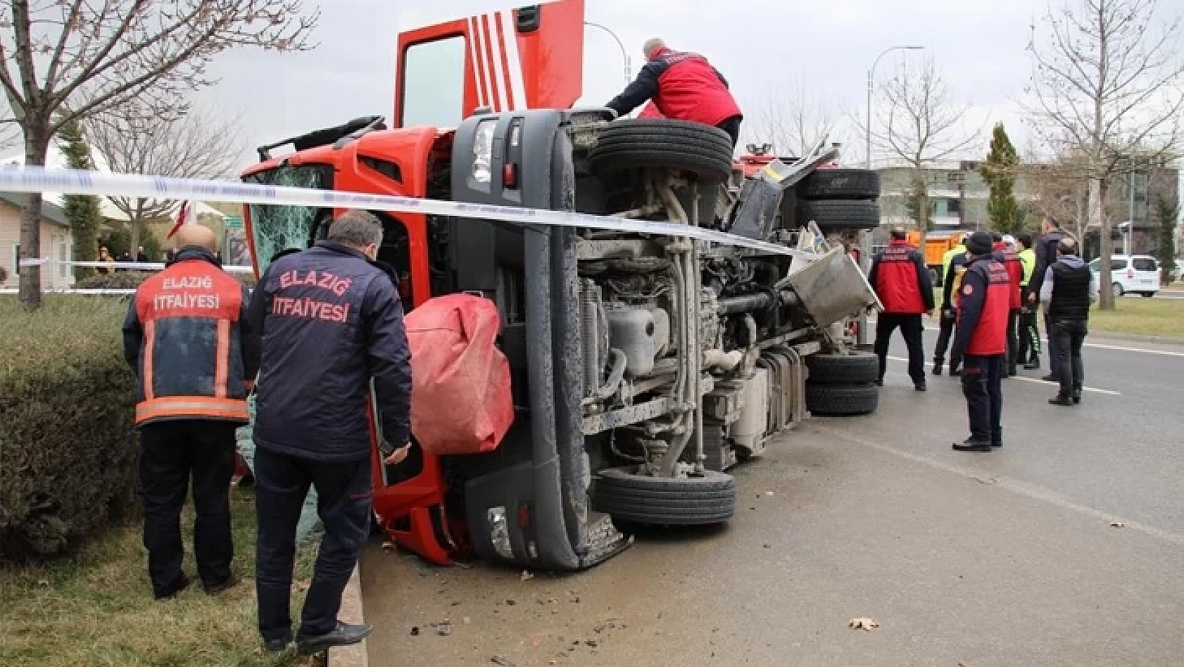 Elazığ'da itfaiye aracı ile otomobil çarpıştı: 7 yaralı