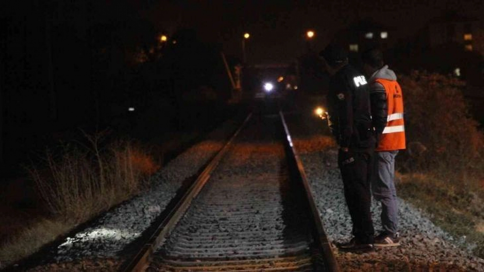 Elazığ'da makinistin ihbarı polisi alarma geçirdi, raylar didik didik arandı