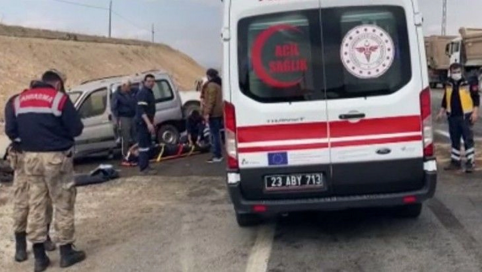 Elazığ'da trafik kazası: 4'ü çocuk 8 yaralı