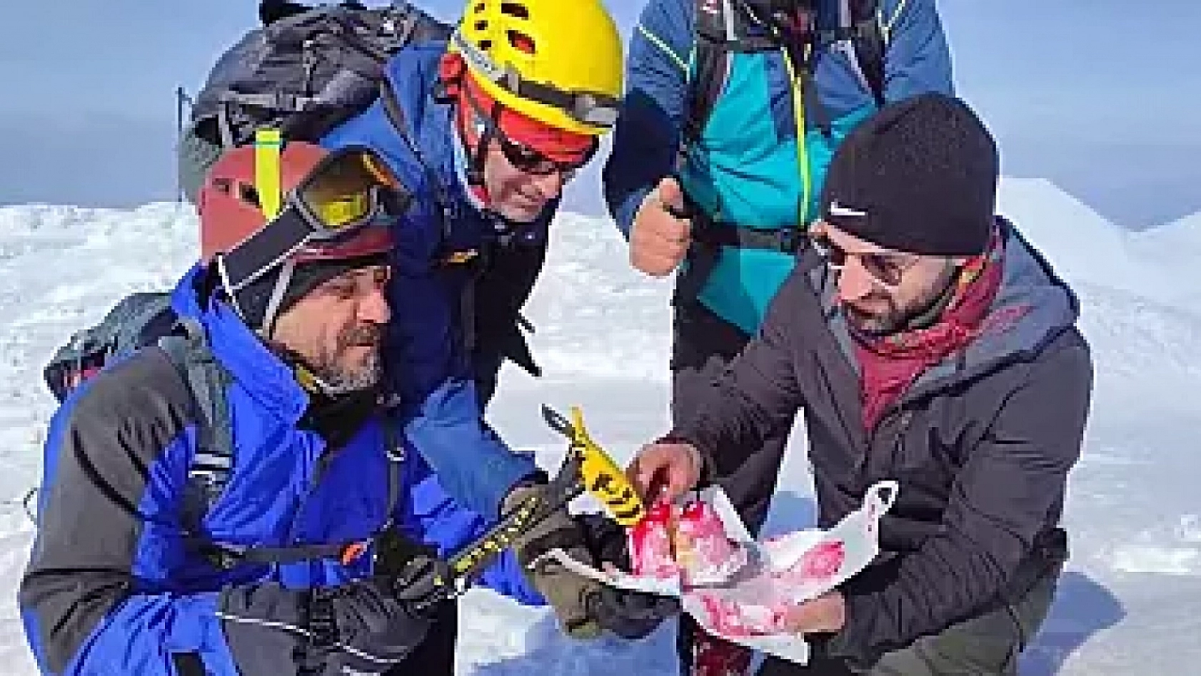 Elazığ'ın Zirvesinde  İlkler Yaşanmaya Devam Ediyor