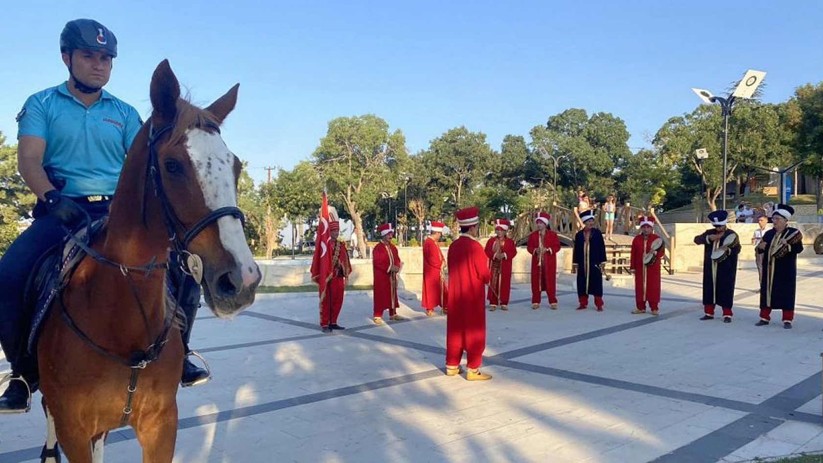 Mehteran takımı ve Atlı Jandarma Timi vatandaşlara Osmanlı dönemini yaşattı