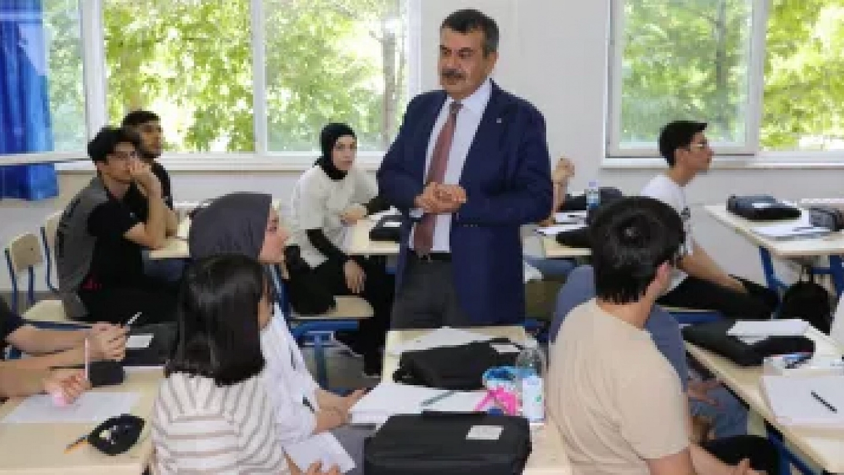 Milli Eğitim Bakanı Tekin, Öğrencilerle Bir Araya Geldi