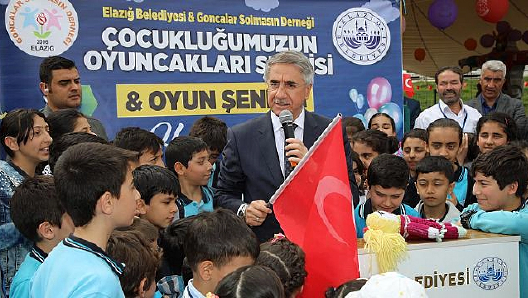 ''ÇOCUKLUĞUMUZUN OYUNCAKLARI SERGİSİ VE OYUN ŞENLİĞİ''AÇILDI