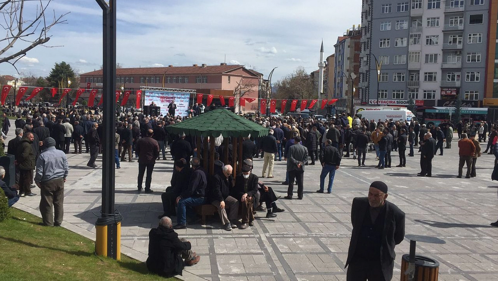 Ali Özcan'ın Mitingine Vatandaşlar İlgi Göstermedi