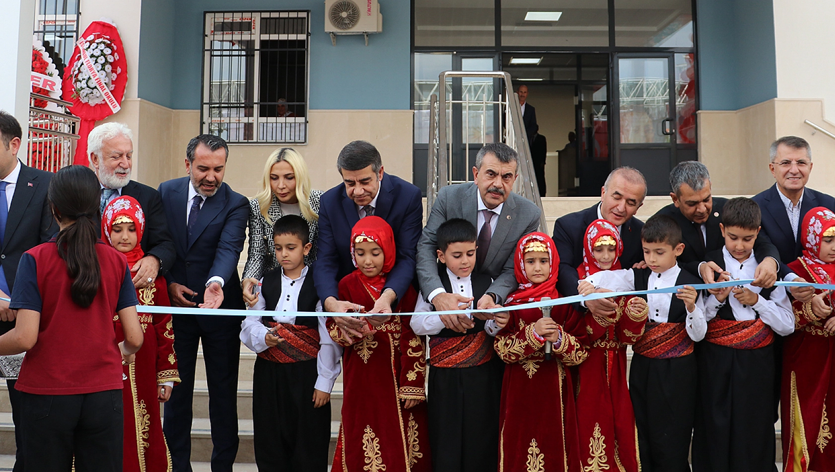 Bakan Tekin İbrahim Taşel Ortaokulu Açılışına Katıldı