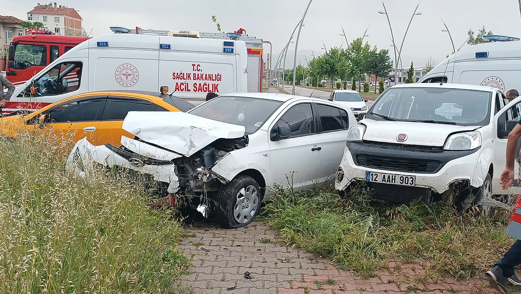 Elazığ'da 2 Kadın Sürücü Çarpıştı!