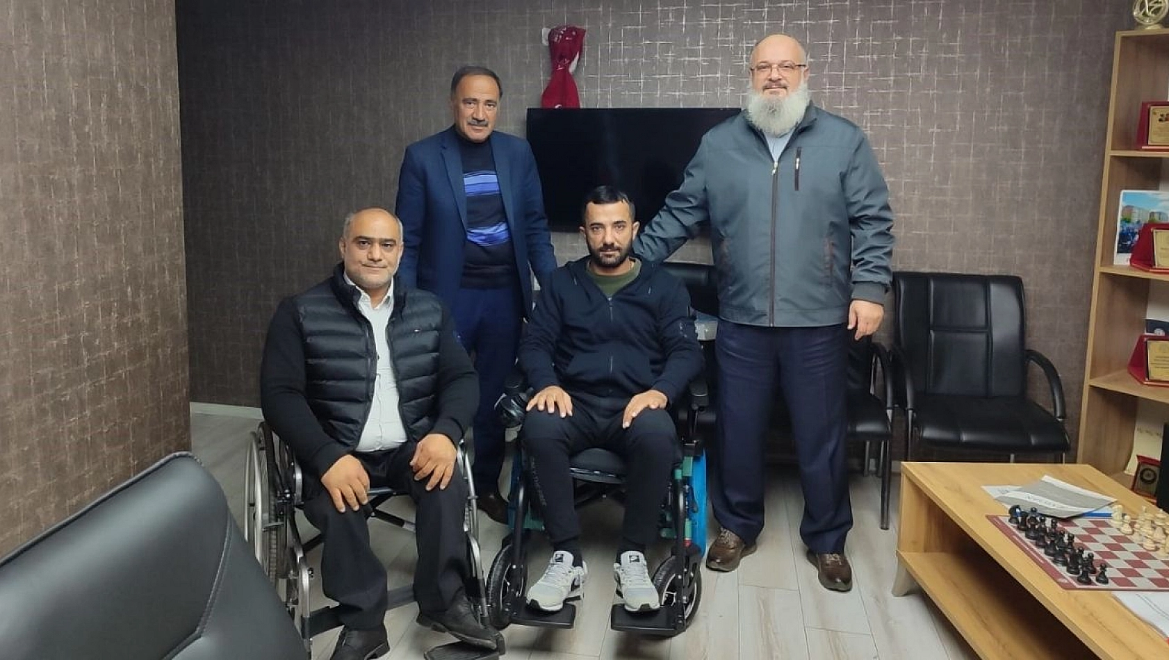 Elazığ'da anlamlı destek: Orhan Alp akülü sandalyesine kavuştu