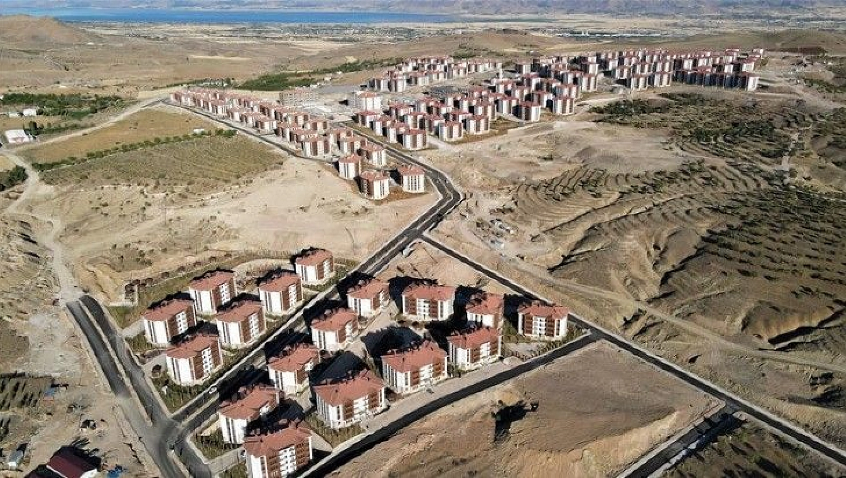 Elazığ'da deprem konutları ile adeta bir ilçe kuruldu, 15 bin kişi yaşayacak