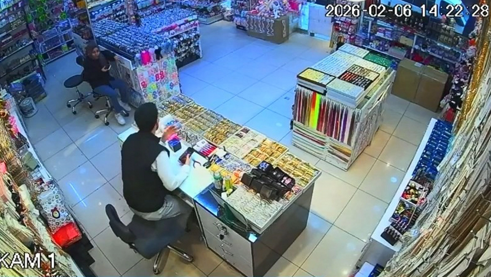 Elazığ'da hissedilen depremin şiddeti kamerada