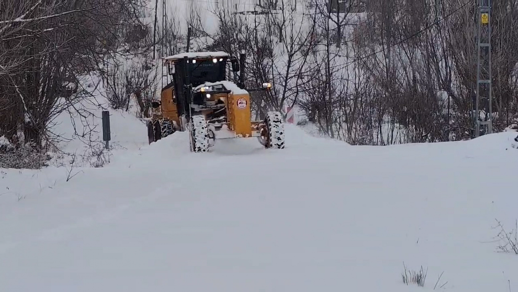 Elazığ'da karla mücadele sürüyor: 181 köy yolu açıldı