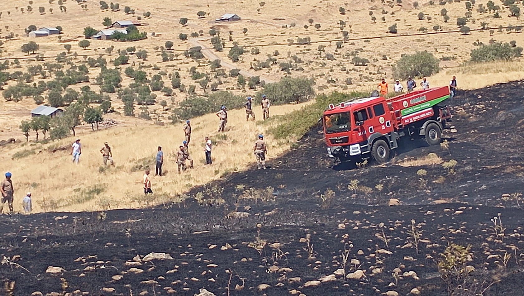 Elazığ'da otluk alanda yangın çıktı