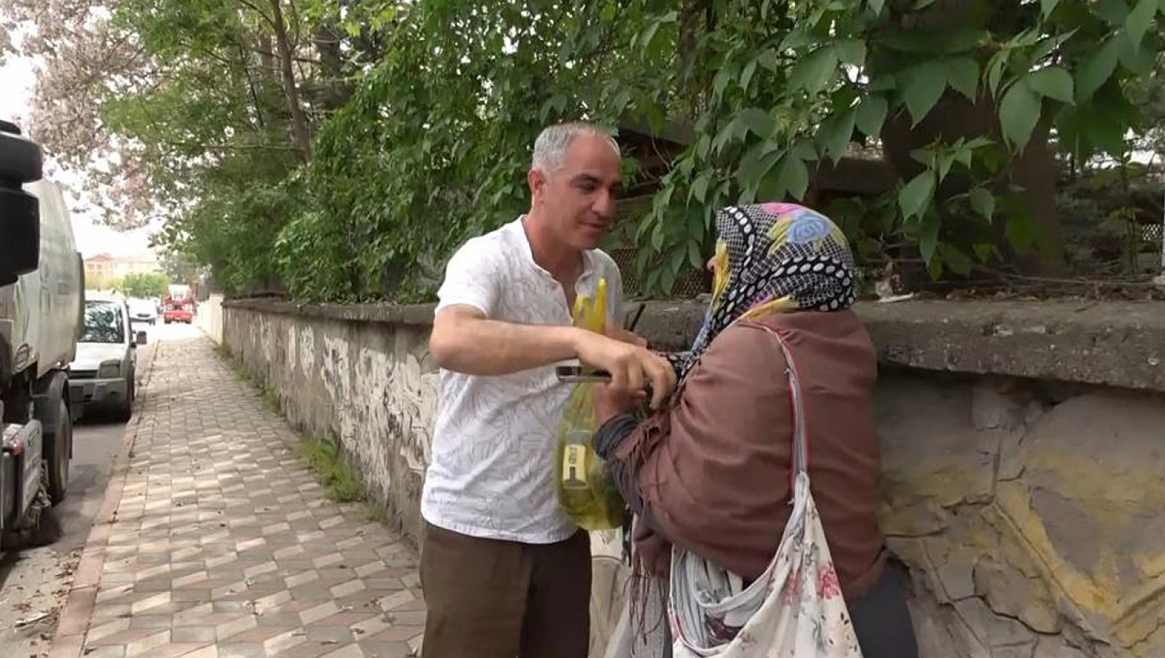 Elazığ'da Yakalanan Dilencinin Yeni Taktiği Görüntülendi!