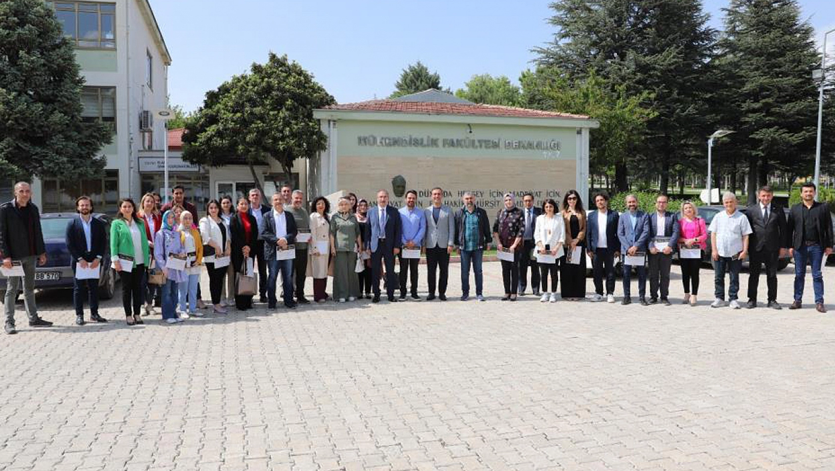 Fırat Üniversitesi'nde Başarılı Akademisyenler Ödüllendirildi