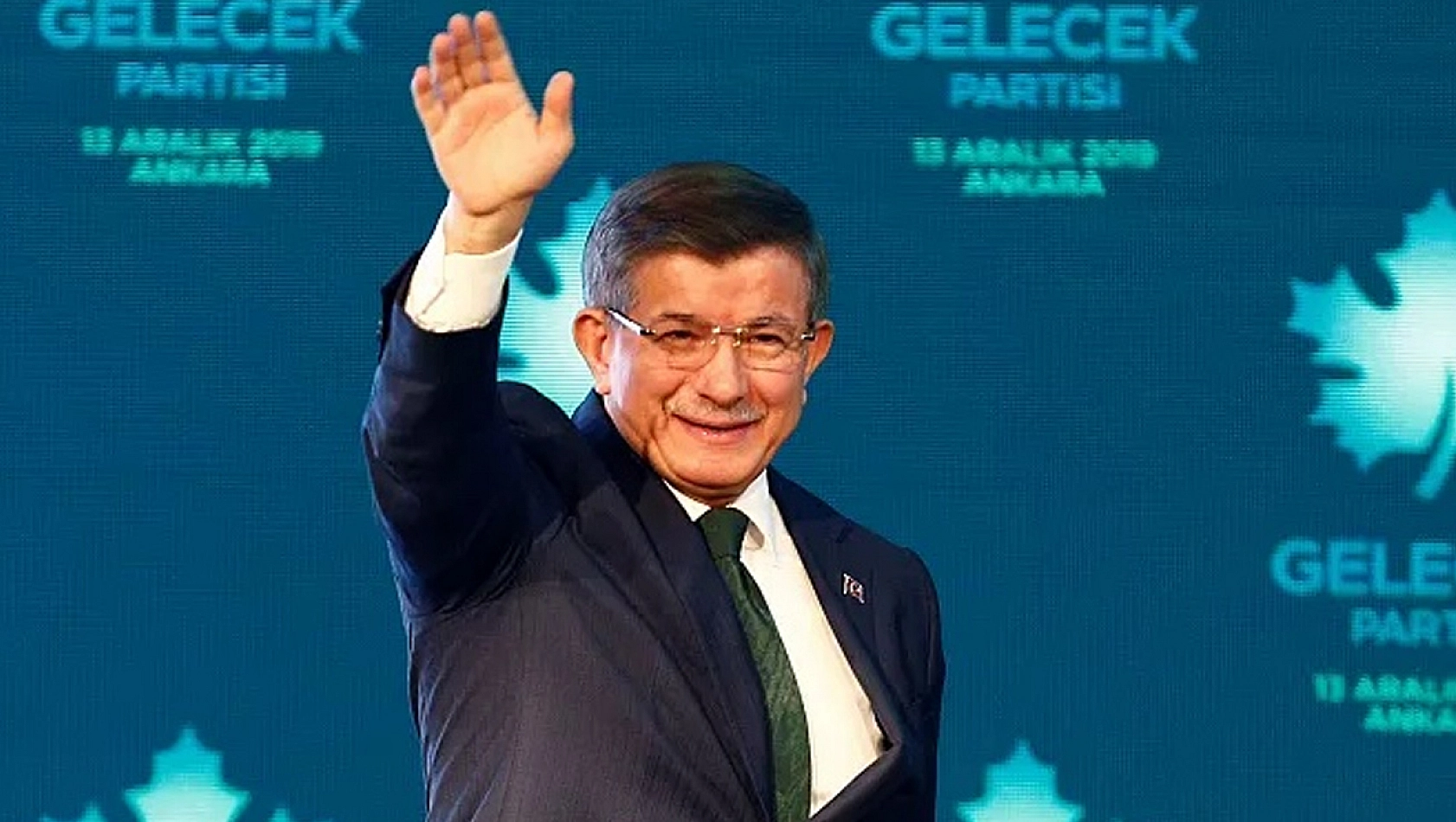 Gelecek Partisi resmen feshedildi!