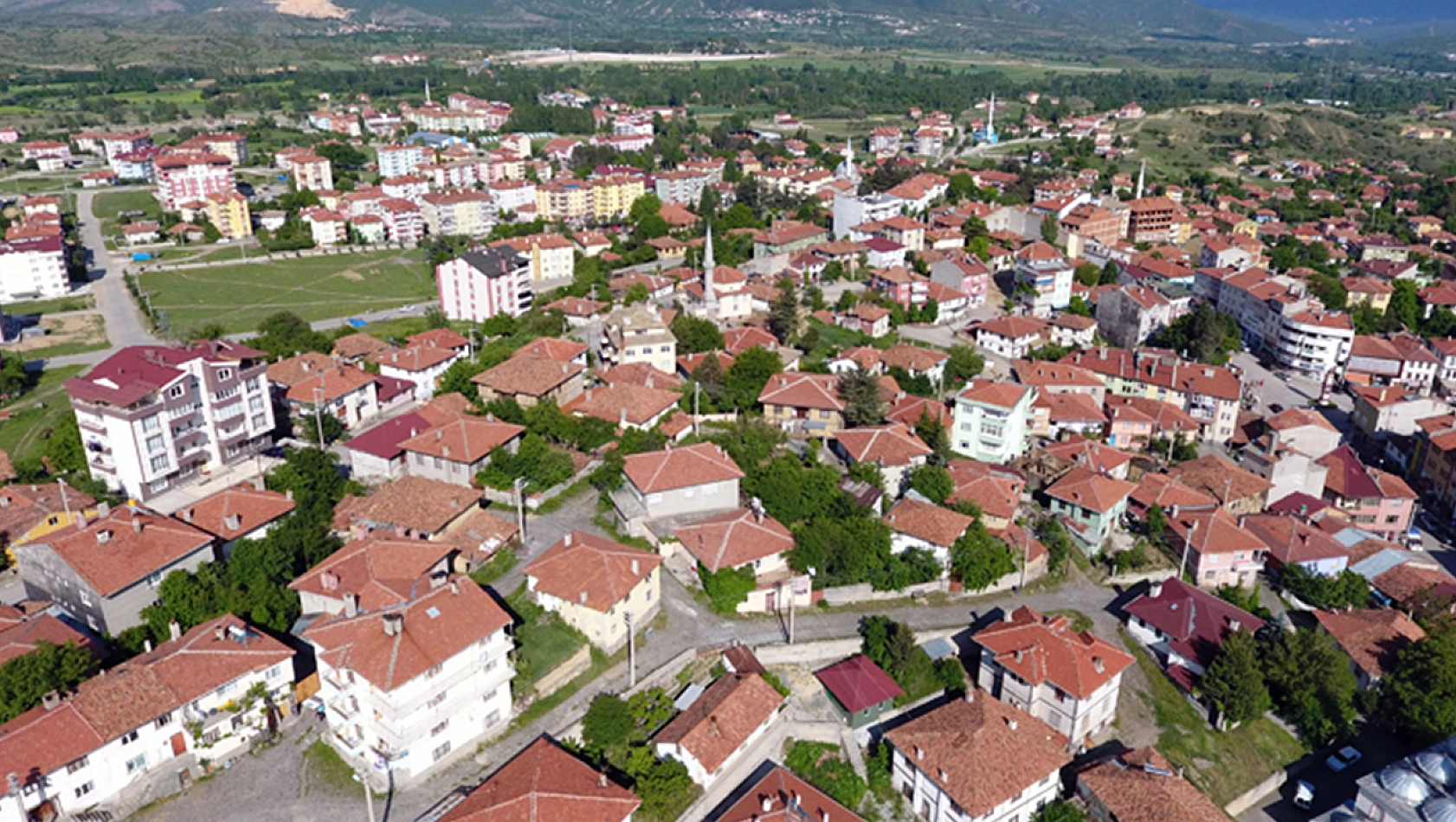 Köy muhtarını öldüren kişi, eşi çıktı!