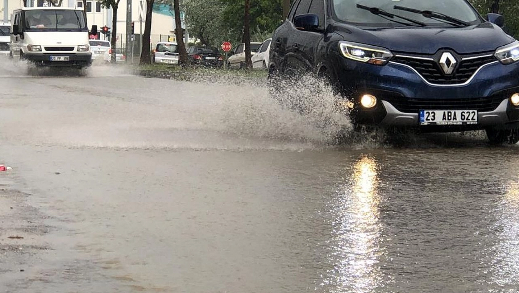 Meteorolojiden kuvvetli sağanak ve rüzgar uyarısı