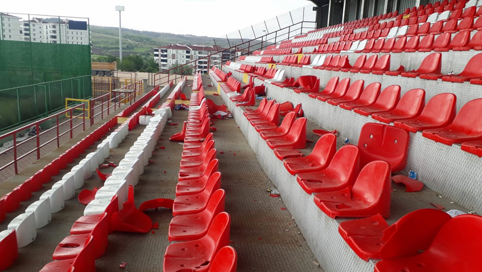 Yine zararlı stad çıktı!